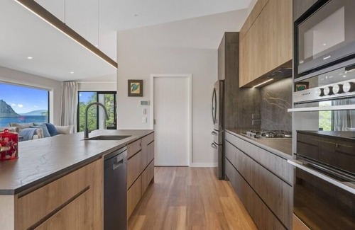 Kinloch House | Sherwood Lakeview Retreat