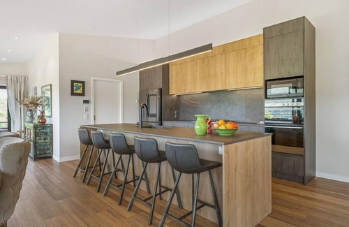 Kinloch House | Sherwood Lakeview Retreat