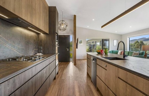 Kinloch House | Sherwood Lakeview Retreat