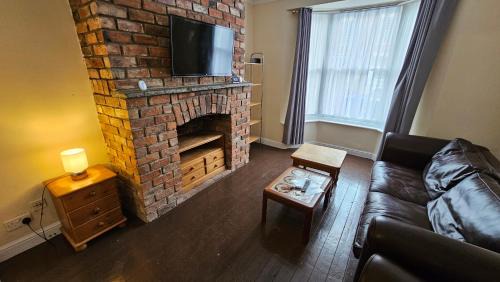 Boston House | Sherwood Terrace 3 Bedroom 1 Double Bed 4 Single Beds Entire Property Contractors Welcome