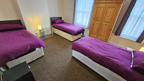 Boston House | Sherwood Terrace 3 Bedroom 1 Double Bed 4 Single Beds Entire Property Contractors Welcome