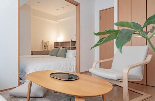 Chinatown Apartment | SHIKA HOME 横浜中華街-高級ファミリー向けワイドキングベットホームシアター駅徒歩4分 長期滞在者向け定期清掃サービス Luxury Family Room with Home Theater 2m Large Bed 4min to Station