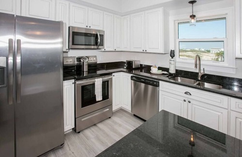 Morgantown House | Shiloh House-beach Front-sleeps 21-community Pool Elevator