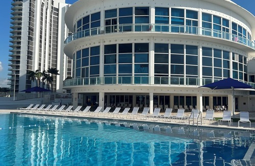 Mid Beach Apartment | Shine Suites Studio 8