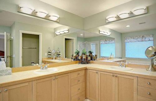 Ravensdale Villa | Shiny Villa: Starry media room