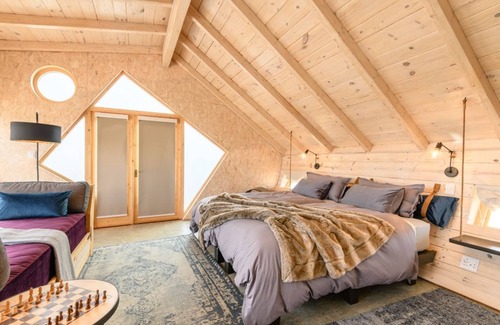 Mowe Bay Hotel | Shipwreck Lodge