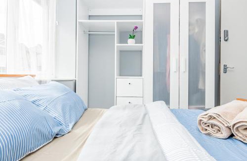 Southampton House | Shirley house 2, Self Catering Guest House, Self Check in, Smart locks, 10 min Walk to Southampton General, Aspire and Princess Anne Hospitals, Access to Fully Equipped Kitchen, Excellent Transport Links, Ideal for Longer Stays and Hospital Shifts