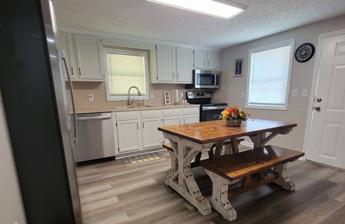 Fancy Gap House | Shirley's Place - 5 Minutes from the Blue Ridge Pkwy & 15 Minutes from Mt. Airy