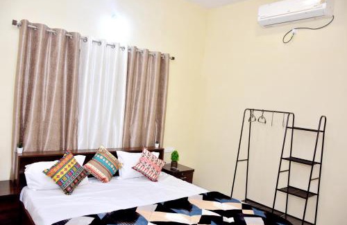 Ujjain House | Shivoham Homestay- Private Luxuary Bungalow with Parking & Lawn