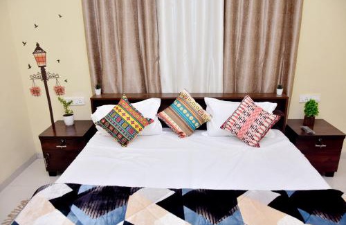 Ujjain House | Shivoham Homestay- Private Luxuary Bungalow with Parking & Lawn