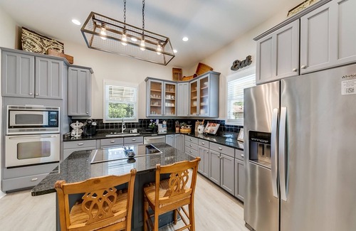 Cleveland House | Shoal Creek Acres – Peaceful Country Escape Near Helen with Firepit, Games &