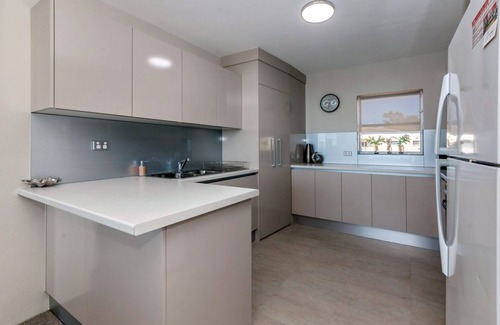 Nelson Bay Apartment | Shoalhaven 4 28 Voyager Cl - waterfront unit with stunning views and Wifi
