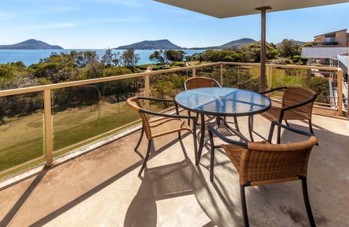 Nelson Bay Apartment | Shoalhaven 4 28 Voyager Cl - waterfront unit with stunning views and Wifi