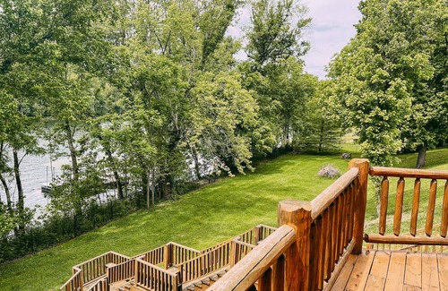Clarkridge House | Shoals River Cabin- private boat dock, walk-in fishing access, sleeps 12