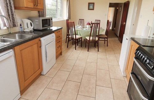 Loppington House | SHOOTER'S LODGE, pet friendly, with open fire in Wem