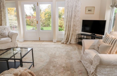 Cardeston Cottage | SHOOTHILL LODGE, pet friendly, with open fire in Ford, Shropshire