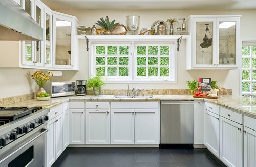 Melrose House | Shop & Dine just steps away from stunning Spanish home and designers Oasis