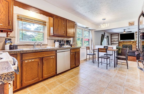 Pickerington House | Shop, Golf & Explore: Home 14 Mi to Columbus!