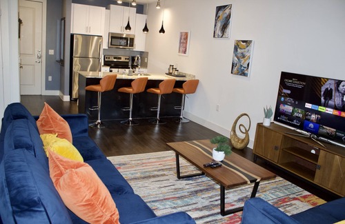 Legacy Park Apartment | Shoppers Heaven by ReneStays