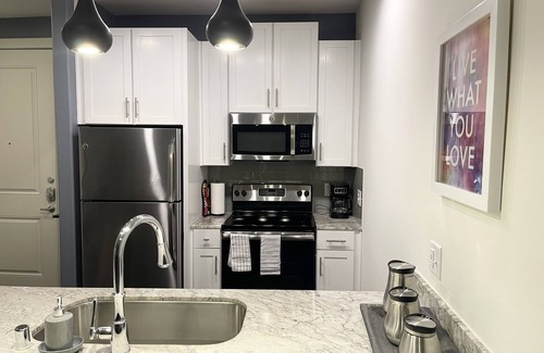 Legacy Park Apartment | Shoppers Heaven by ReneStays