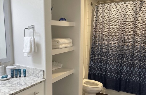 Legacy Park Apartment | Shoppers Heaven by ReneStays