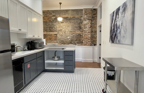 Historic Downtown Apalachicola Apartment | Shopping, Restaurants, waterfront, Brewery just out your doorstep!