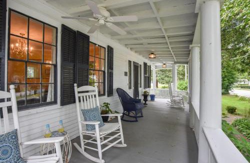 Yarmouth Port House | Shopping Restaurants 6 mins to Beach AC