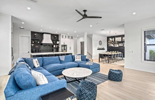 Sarasota House | Shore is Something | 5000sqft, Walk to Lido Beach, Bike to St Armand Circle