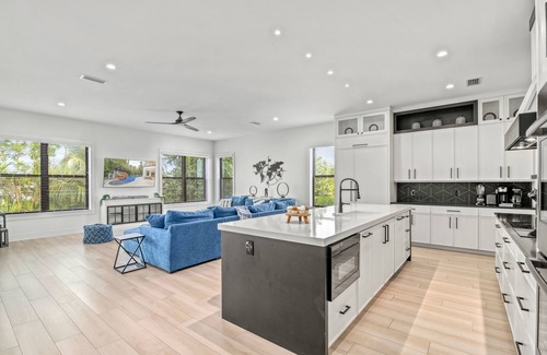 Sarasota House | Shore is Something | 5000sqft, Walk to Lido Beach, Bike to St Armand Circle