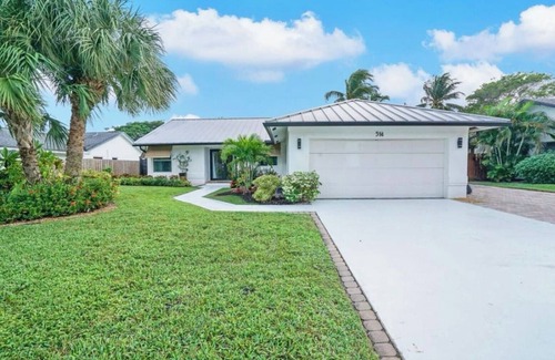 Lake Ida Shores Apartment | Shore & More — 5BR home in the Heart of It All