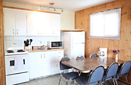 Manitoba Cabin | "Shore Thing" Sunset Views