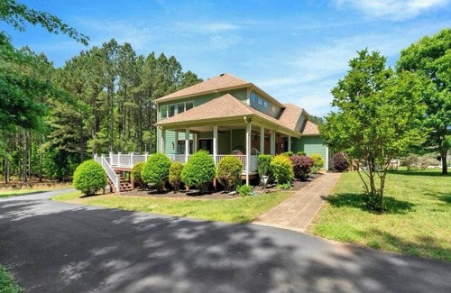 Wise House | Shore Thing Lake House w/Firepit and Lake Access on Lake Gaston!