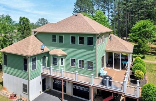 Wise House | Shore Thing Lake House w/Firepit and Lake Access on Lake Gaston!
