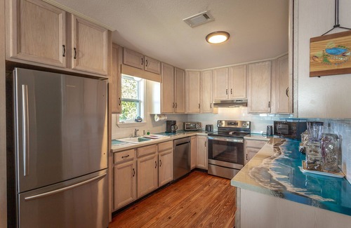 Carrabelle House | Shore to Please right on the beach!