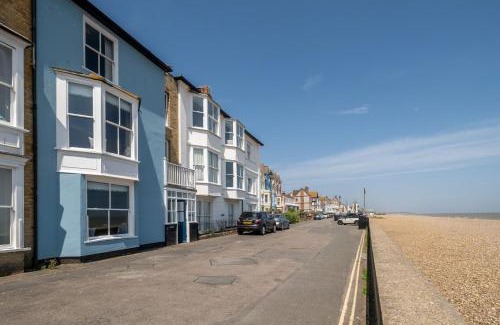 Aldeburgh House | Shore View, Aldeburgh - A lovely Seafront House on famous Crag Path with uninterrupted Beach Views - Aldeburgh Coastal Cottages