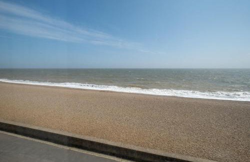 Aldeburgh House | Shore View, Aldeburgh - A lovely Seafront House on famous Crag Path with uninterrupted Beach Views - Aldeburgh Coastal Cottages