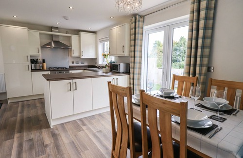 Grange-over-Sands Cottage | SHORE VIEW, country holiday cottage in Grange-Over-Sands