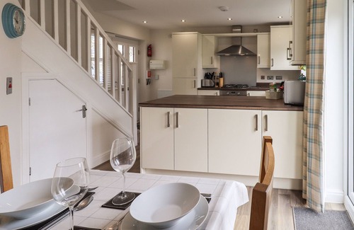 Grange-over-Sands Cottage | SHORE VIEW, country holiday cottage in Grange-Over-Sands