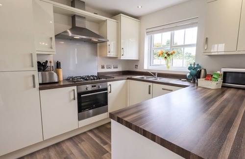 Grange-over-Sands Cottage | SHORE VIEW, country holiday cottage in Grange-Over-Sands