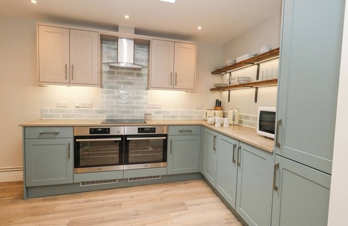 Weymouth House | SHORE VIEW, pet friendly, country holiday cottage in Weymouth