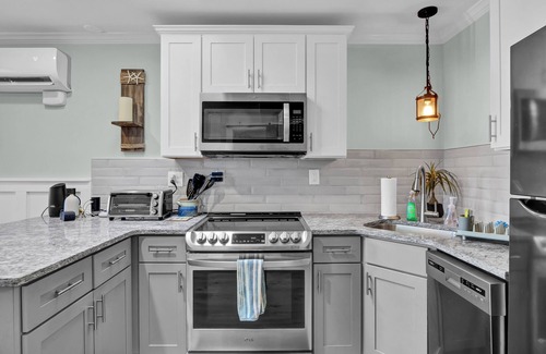 Wrightsville Beach Condo | Shorebreak 203 - Updated 1 bedroom condo in the heart of Wrightsville Beach