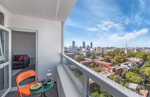 St Luke's Apartment | Shoreditch Central 2BR | Sleeps 6 | Balcony views