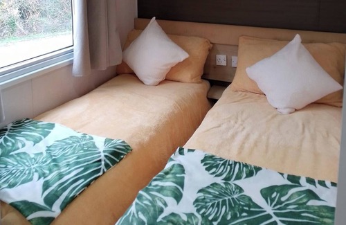 New Forest District Cabin | Shorefield Country Park 3-Bed Casita, Passes Incl