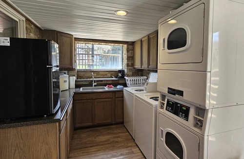 Confluence House | Shoreline Estates - Upper Apartment