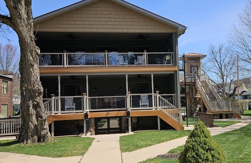 Confluence House | Shoreline Estates - Upper Apt Room B