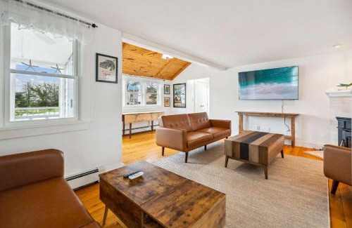 Newburyport House | Shoreline Retreat Ocean Views Walk to Beach AC