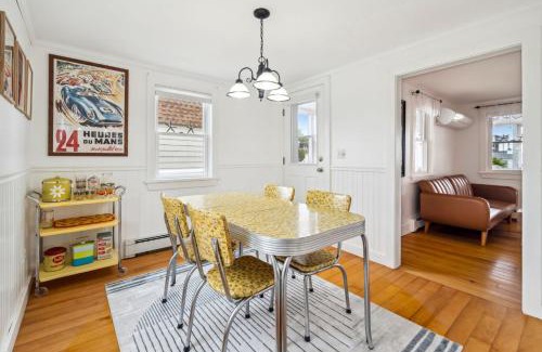 Newburyport House | Shoreline Retreat Ocean Views Walk to Beach AC