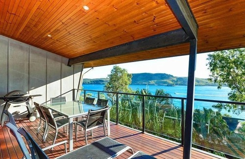 Hamilton Island Apartment | Shorelines 04 with Buggy