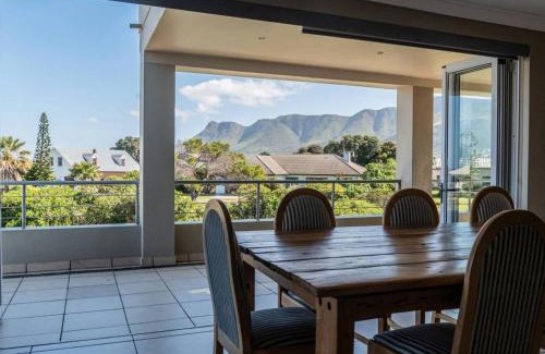 Sandbaai House | Shores Keep - Self Catering Home