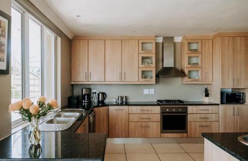 Sandbaai House | Shores Keep - Self Catering Home